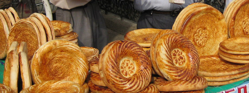 Tandyr nan Uzbek bread, a type of Central Asian bread, often decorated by  stamping patterns on the dough by using a bread stamp known as a chekich,  al Stock Photo - Alamy