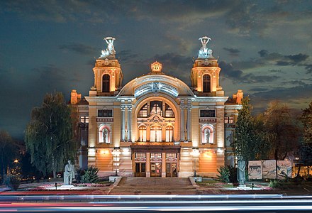 Teatrul Național „Lucian Blaga” din Cluj-Napoca seara, fațadă principală Photograph: Andrei Lucian Vaida