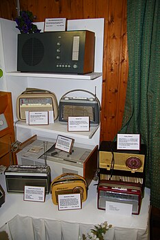 Radioer (nogle bærbare) produceret og solgt takket være de tekniske fremskridt fra Max Braun efter hans død af hans to sønner.