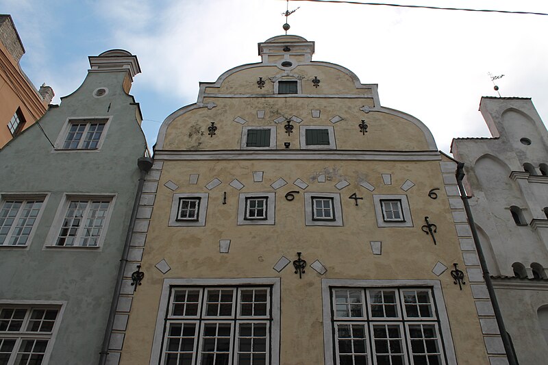 File:Three buildings In Riga.jpg