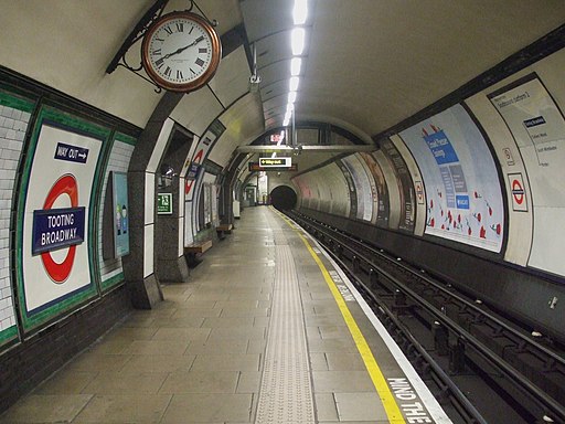 Tooting Broadway stn southbound look north