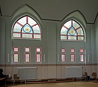 This is a photograph of an architectural monument. Kirchensaal in der Johannes-Schwennesen-Schule - 53°41′24″N 9°43′23″E﻿ / ﻿Esinger Straße 102﻿ / 53.689981; 9.723171 - Baujahr: 1906