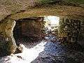 Intérieur d'une grotte funéraire.