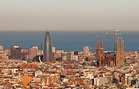 Torre AgBar y Sagrada Familia.jpg