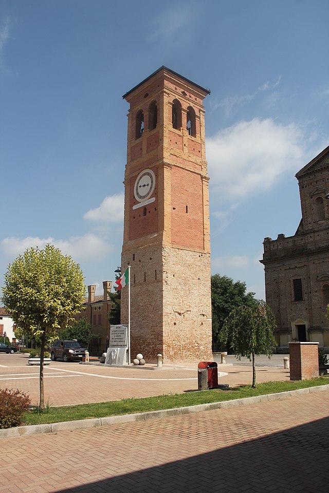 La torre campanaria del 1404.
