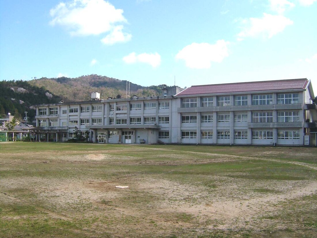 鳥取市立湖南学園中学校