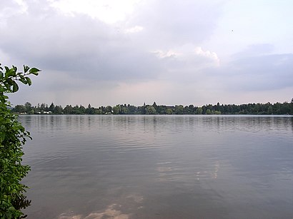 So kommt man zu dem Trais-Horloffer-See mit den Öffentlichen - Mehr zum Ort Hier