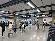 2號線站台處的換乘通道入口（2023年4月）