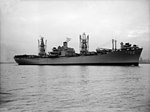 USS Tulare (AKA-112) onderweg voor San Francisco, Californië (VS), op 8 december 1955 (6931994).jpg