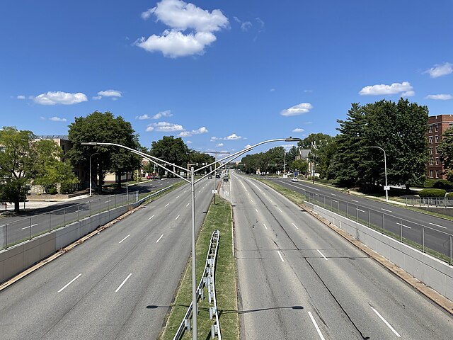 Roosevelt Boulevard northbound past Solly Avenue/Holme Avenue