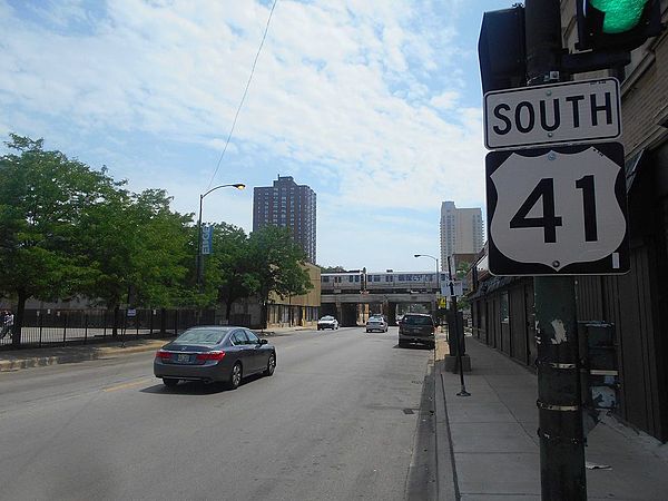 US 41 southbound from the junction with the eastern terminus of US 14 in Chicago