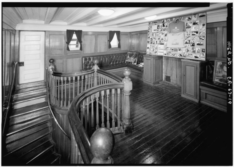 File:VIEW OF SOCIAL HALL AT TOP OF STAIRCASE, ON CABIN (POOP) DECK - Steam Schooner WAPAMA, Kaiser Shipyard No. 3 (Shoal Point), Richmond, Contra Costa County, CA HAER CAL,21-SAUS,1-19.tif