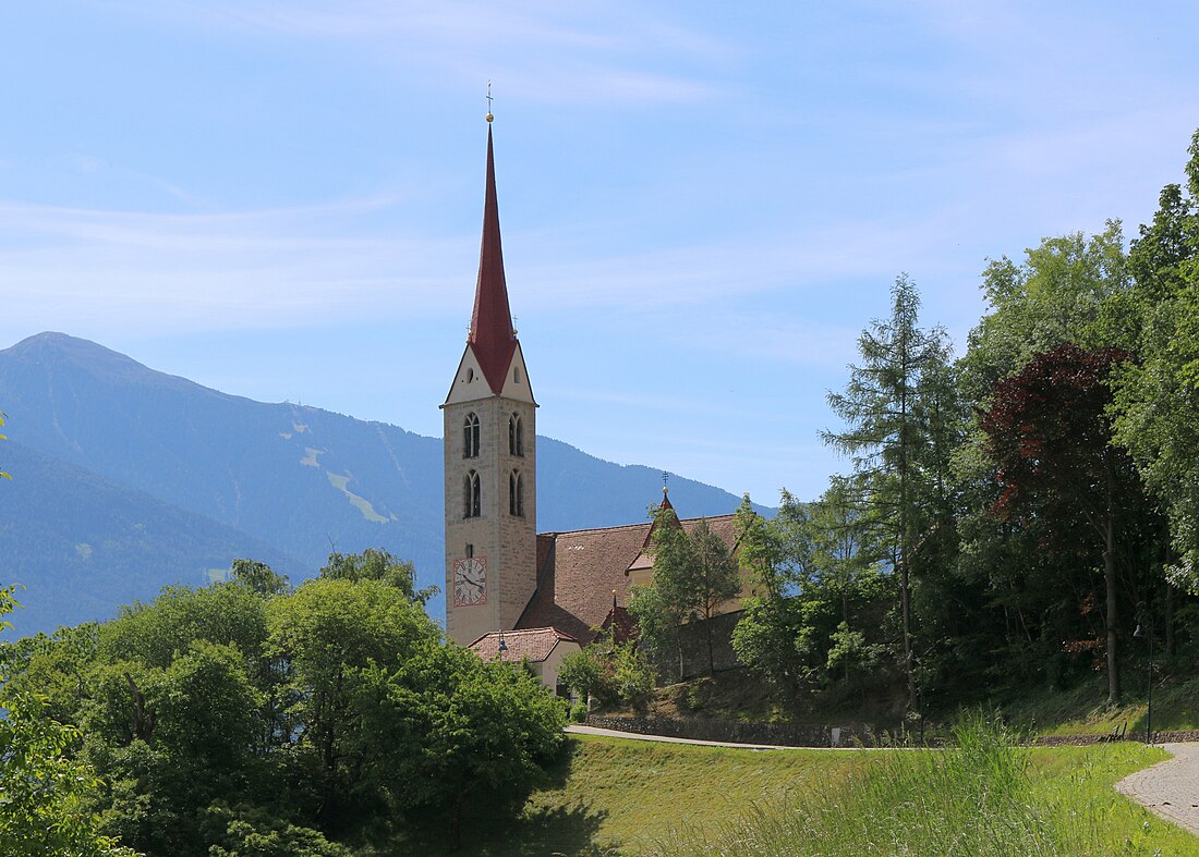 File:Vahrn Pfarrkirche St. Georg (BD 17786 1 05-2015).jpg