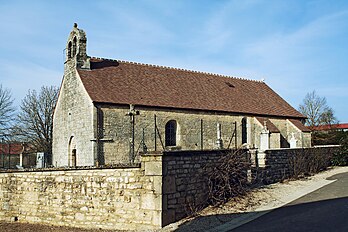 La chapelle dans son enclos paroissial.