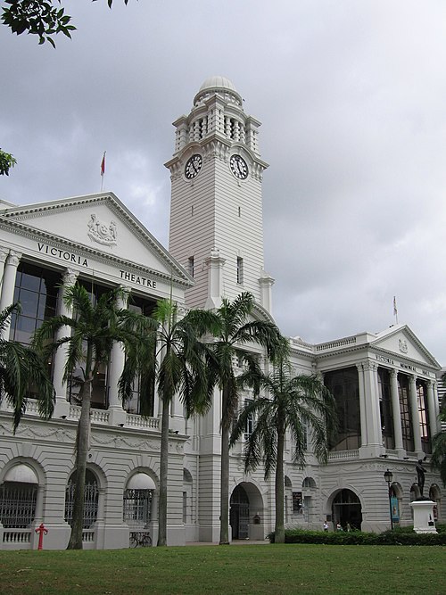 The Victoria Memorial Hall (right) was designed by RAJ Bidwell of Swan and Maclaren, who duplicated the adjacent original Town Hall that subsequently 