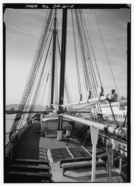 File:View looking forward from roof of cabin, port side, main gaff and boom in foreground. - Schooner C.A. THAYER, Hyde Street Pier, San Francisco, San Francisco County, CA HAER CAL,38-SANFRA,199-11.tif