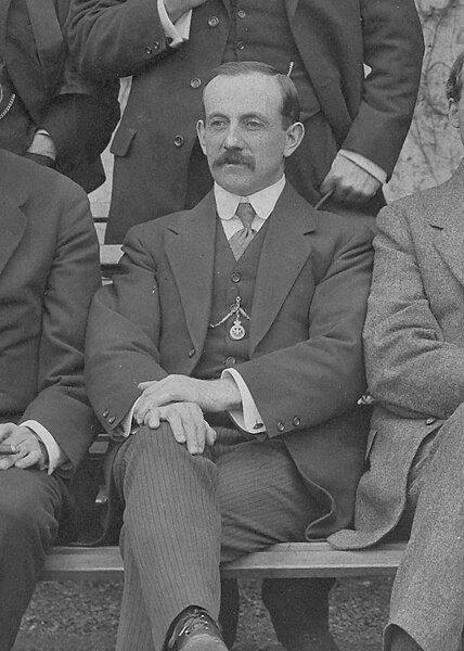 File:Walter Lee 1916.jpg