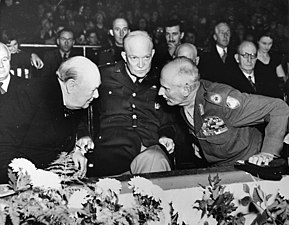 Churchhill, general Dwight D. Eisenhower och Montgomery, 19 oktober 1951.