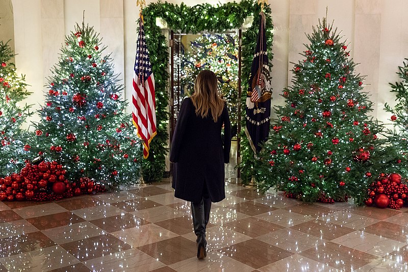 File:White House Christmas 2018 (32189211018).jpg