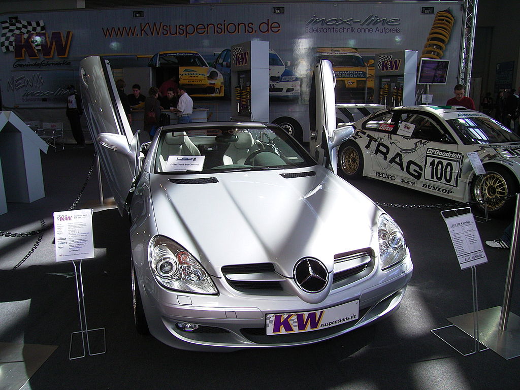 File:White Mercedes SLK (R171) with scissor doors.jpg - Wikimedia Commons