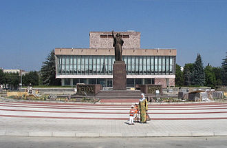 Монумент «Навеки с Россией».