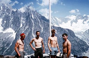 Gli apritori della Via americana, da sinistra: John Harlin, Tom Frost, Gary Hemming e Stewart Fulton al Rifugio de l'Envers des Aiguilles nel 1963.