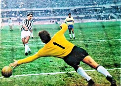 1965–66 Serie A - Juventus v Catania - Penal.jpg di Bercellino II