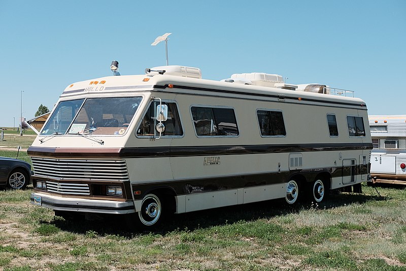 File:1982 Apollo 3300 IB motorhome during 2019 Vintage Camper Trailer Rally at Cam-Plex in Gillette, Wyoming (2).jpg