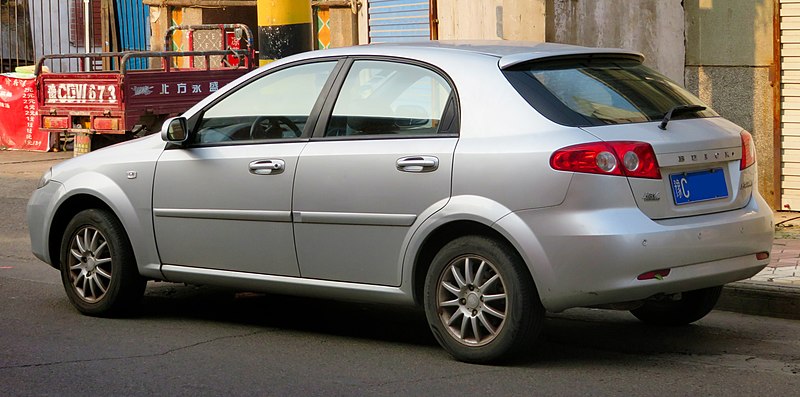 File:2005-2009 Shanghai-GM Buick Excelle HRV, rear 8.6.18.jpg