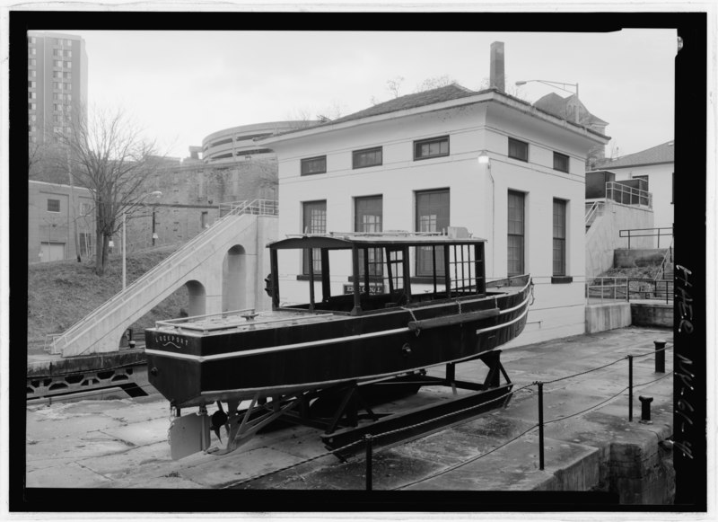 File:AFT DETAIL VIEW OF THE CANAL INSPECTION BOAT LOCKPORT ON DISPLAY OUTSIDE THE ERIE CANAL MUSEUM, WHICH WAS ORIGINALLY THE LOCK-COMPLEX POWER PLANT. - New York State Barge Canal, HAER NY,32-LOCK,14A-41.tif