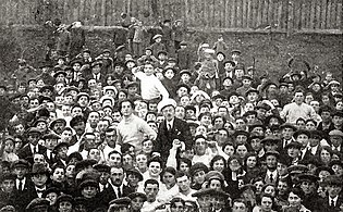 Une démonstration du Maccabi sur la place du Marché en 1918
