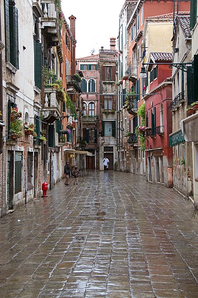 File:A Wet Day in Venice 2 (7248201166).jpg