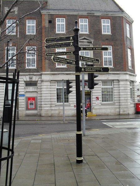 File:A choice of options for the pedestrian in Chapel Road - geograph.org.uk - 1719403.jpg