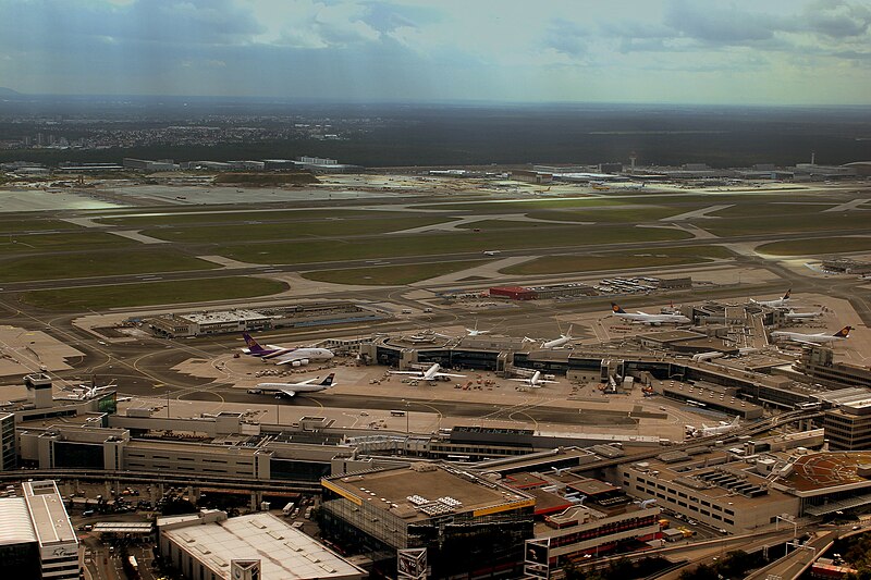 File:Aerial View Frankfurt Airport Sep 2013 (9860057734).jpg