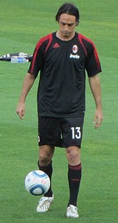 Nesta durante il riscaldamento prima dell'amichevole tra Milan e Chicago Fire nell'estate 2010