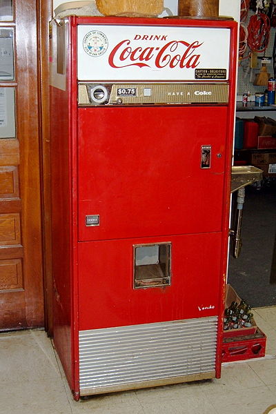 File:Antique Coke Machine (3474640996).jpg