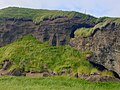 Baðstofuhellir er nokkuð vel falinn. Á þessari mynd er hann uppi til hægri.