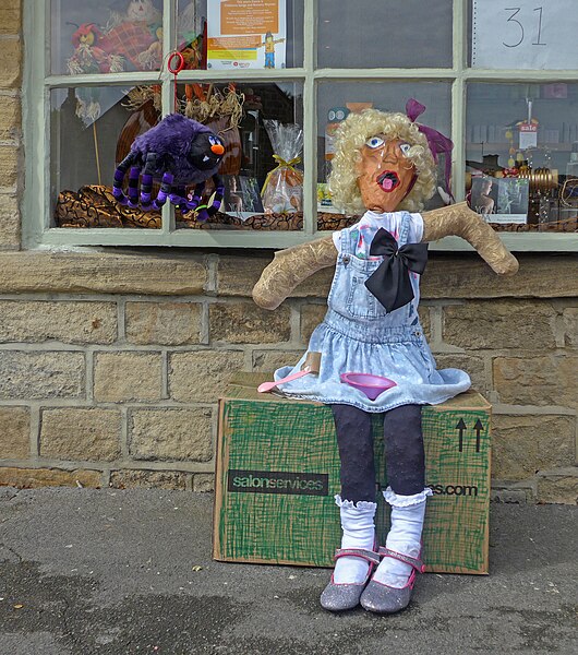 File:Baildon Scarecrow Festival 2016 14.jpg