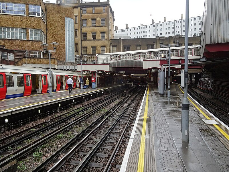 File:Baker Street Underground station, London - geograph.org.uk - 5887663.jpg