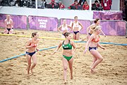 Deutsch: Beachhandball bei den Olympischen Jugendspielen 2018; Tag 6, 12. Oktober 2018; Mädchen, Hauptrundenspiel – Ungarn-Niederlande 2:1 English: Beach handball at the 2018 Summer Youth Olympics at 12 October 2018 – Girls Main Round – Hungary-Netherlands 2:1