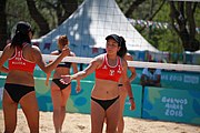 Deutsch: Beachvolleyball bei den Olympischen Jugendspielen 2018; Tag 8, 14. Oktober 2018; Mädchen, Achtelfinale – USA-Peru 2:0 (21–19/21–12) English: Beach volleyball at the 2018 Summer Youth Olympics at 14 October 2018 – Girls Round of 16 – USA-Peru 2:0 (21–19/21–12)