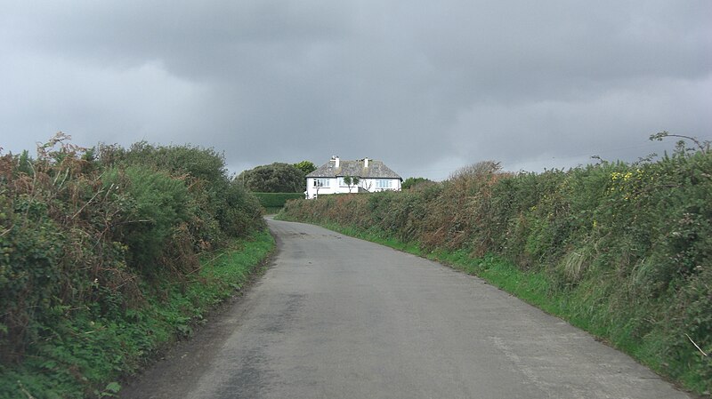 File:Beacon Road passes Colvorry House - geograph.org.uk - 3214769.jpg