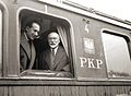 Polski: Francuski minister spraw zagranicznych Barthou i Beck w oknie wagonu na dworcu w Krakowie w 1934 r. English: French foreign affairs minister Barthou with Beck in railcar window, Cracow 1934