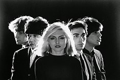 Один из самых популярных коллективов новой волны — Blondie