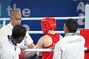 Deutsch: Boxen bei den Olympischen Jugendspielen 2018 Tag 12, 18. Oktober 2018 - Finale Leichtgewicht Mädchen – Junioren-Weltmeisterin und dreifache Juniorinnen-Europameisterin Caroline Sara DuBois (Großbritannien, blau) schlägt Juniorinnen-Asienmeisterin Porntip Buapa (Thailand, rot). English: Boxing at the 2018 Summer Youth Olympics on 18 October 2018 – Girls' lightweight Gold Medal Bout – Caroline Sara DuBois (Grat Britain, blue) wins over Porntip Buapa (Thailand, red). Español: Boxeo en los Juegos Olímpicos Juveniles de Verano de 2018 en 18 de octubre de 2018 - Combate de medalla de oro de peso ligero para niñas - Caroline Sara DuBois (Gran Bretaña, azul ) gana sobre Porntip Buapa (Tailandia, rojo).