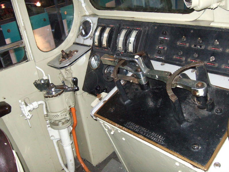 File:British Rail Class 76 Cab 05-11-12 07.jpeg