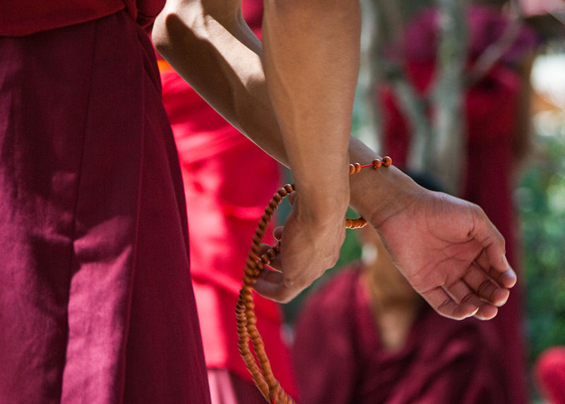 File:Buddhist prayer beads200.jpg