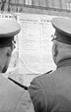 Bundesarchiv Bild 101I-019-1224-09, Polen, Polizisten vor Kontrolle von Juden.jpg