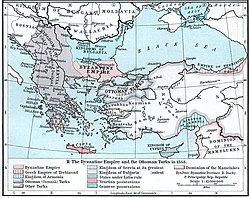 Kort over Balkan og Anatolien.  Det vestlige Balkan er næsten udelukkende domineret af Serbien, og det østlige er delt mellem Bulgarien og Byzans.  Anatolien er kontrolleret af tyrkerne, med det osmanniske emirat i nordvest, overfor Byzans, fremhævet.  Små kristne eksklaver i Anatolien er Trebizond i nordøst og Armenien i sydøst.  I Det Ægæiske Hav hører de fleste øer til latinske stater, især Venedig.