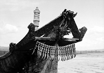 Ukiran dekorasi haluan dari perahu Batak Toba.